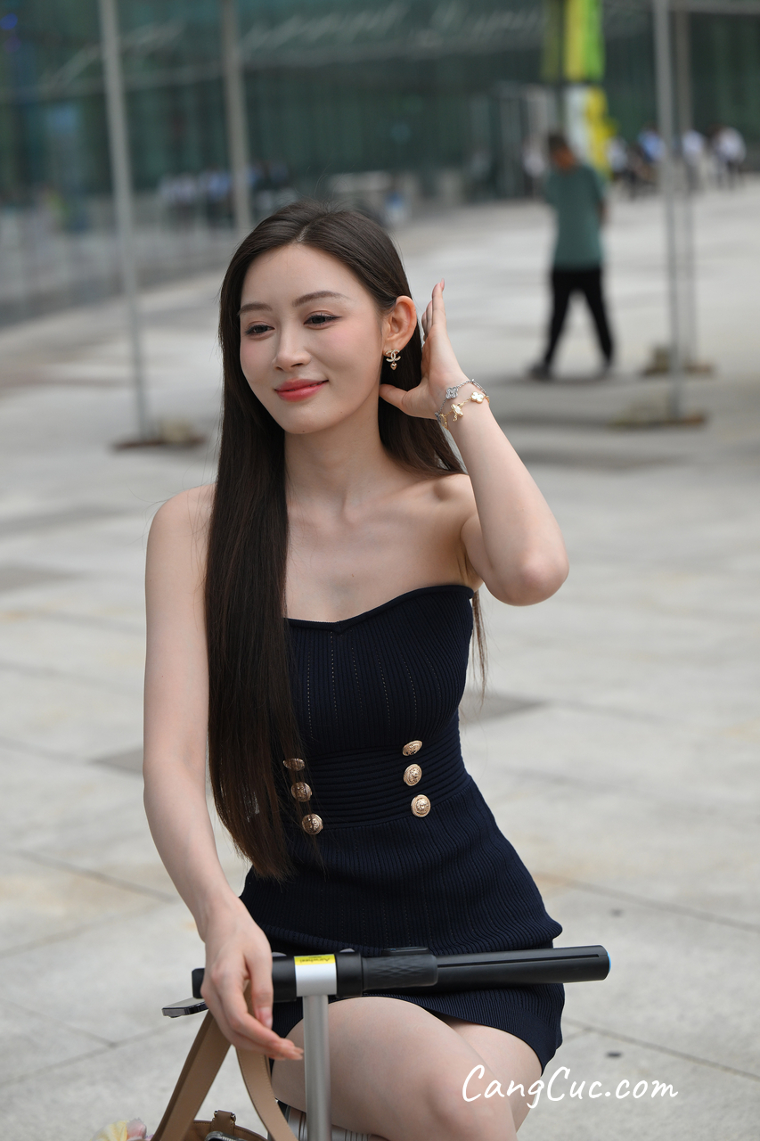 [精选街拍作品] No.5017 美腿美足网红敏敏